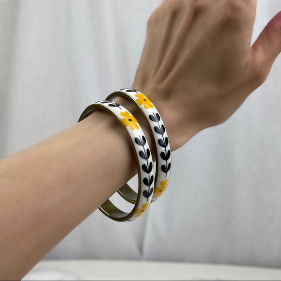 🚫SOLD🚫 NWOT Golden Yellow Flower Retro Bangle - Picture 4 of 16